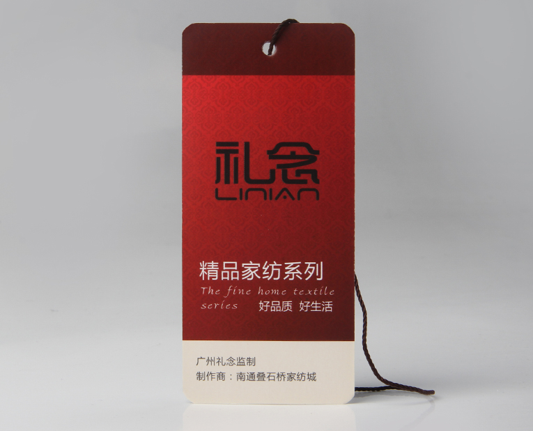 衣服吊牌在定做時出幺蛾子，制造商這樣做不懼怕劃痕