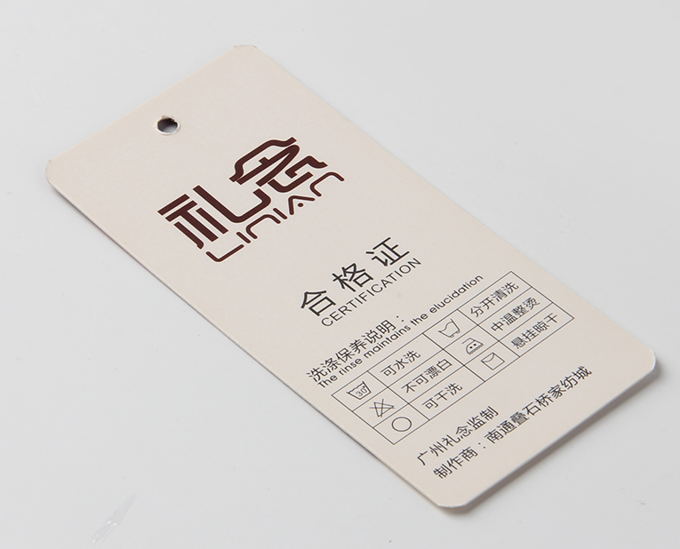 t恤吊牌廠的老師傅急急忙忙買來新的油墨，就是為了透明度